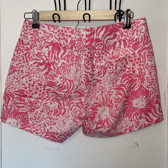 Lilly Pulitzer The Callahan Shorts Get Spotted Pink Lion design - Picture 4 of 9